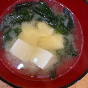 豆腐とわかめのおみそ汁